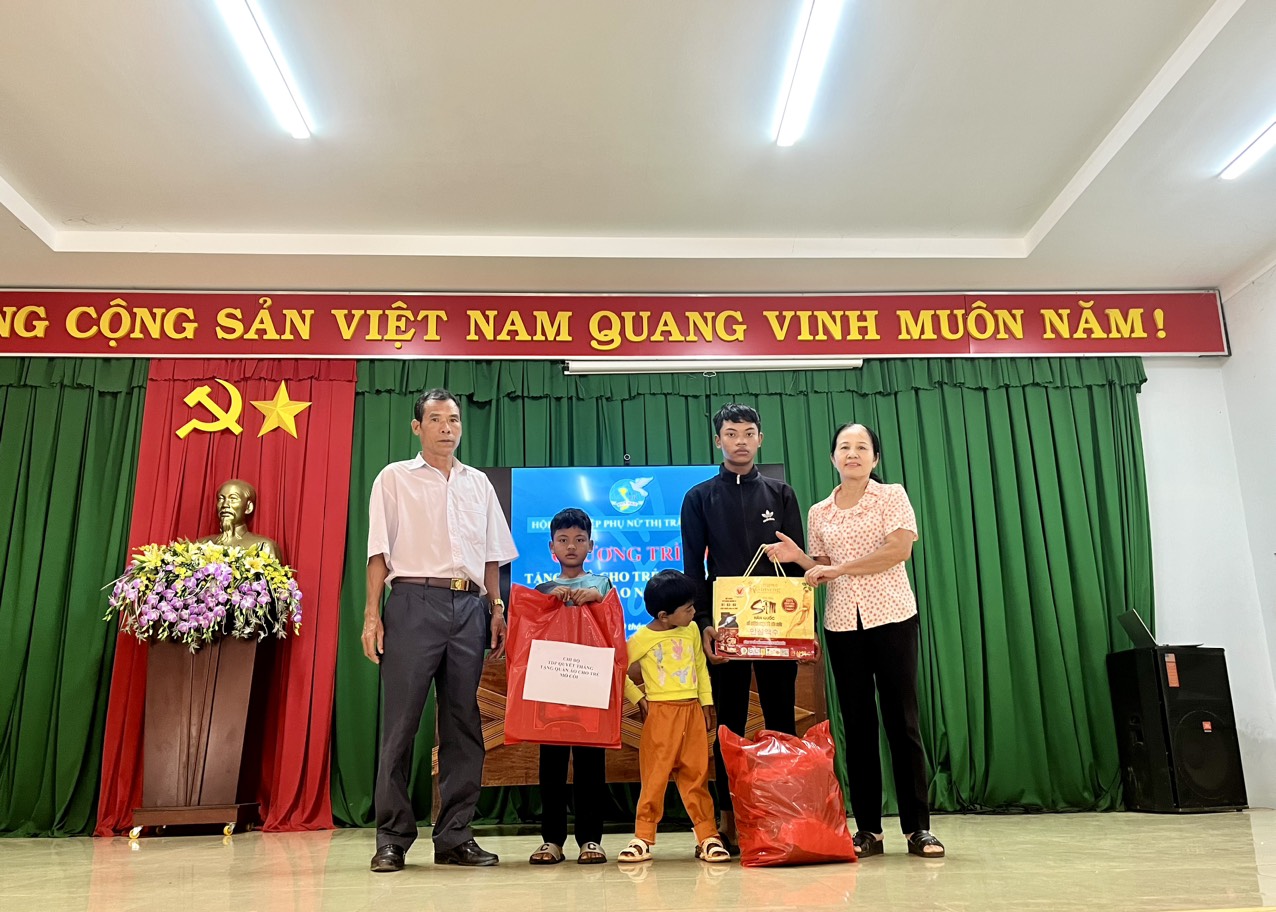 hình ảnh tặng quà 2